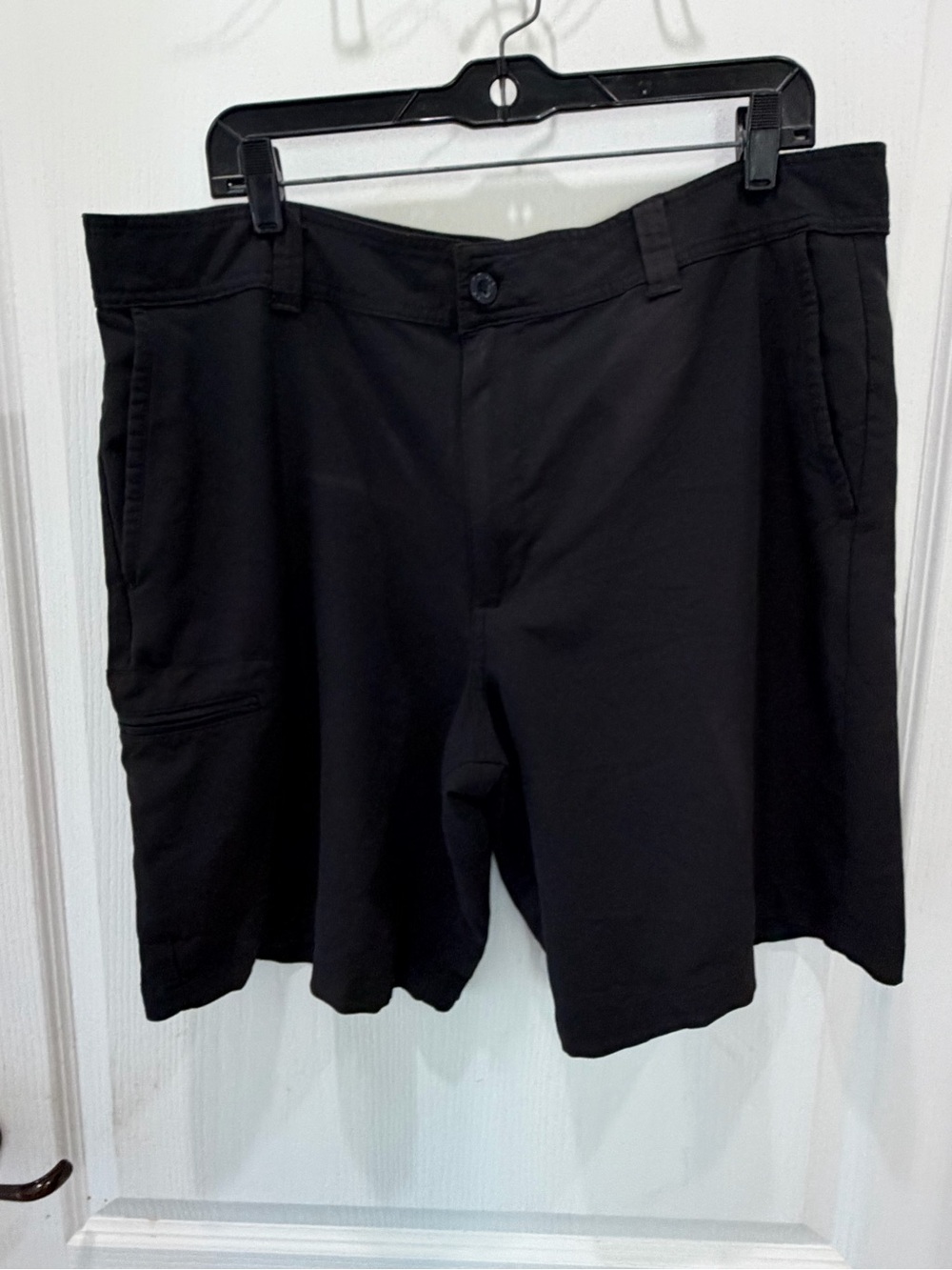 Magellan Outdoors Black Cargo Shorts - Utility Pocket Style